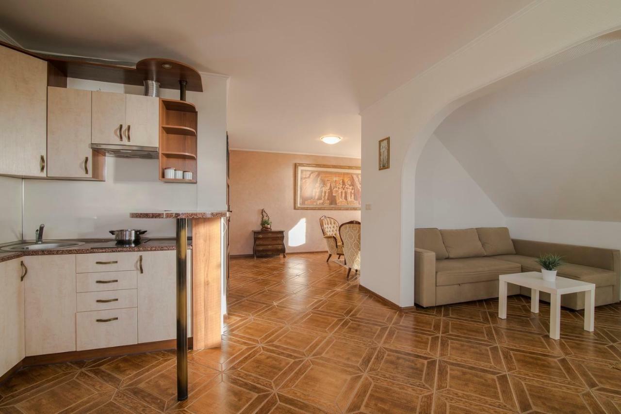 Pionow Rodzinne Apartamenty Urocza 10 Крыница-Морска Экстерьер фото