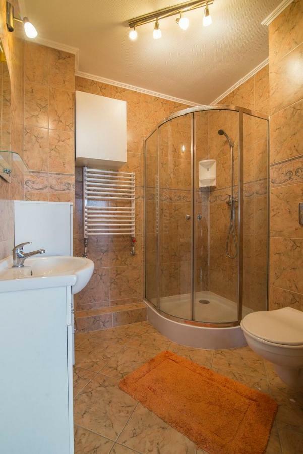 Pionow Rodzinne Apartamenty Urocza 10 Крыница-Морска Экстерьер фото