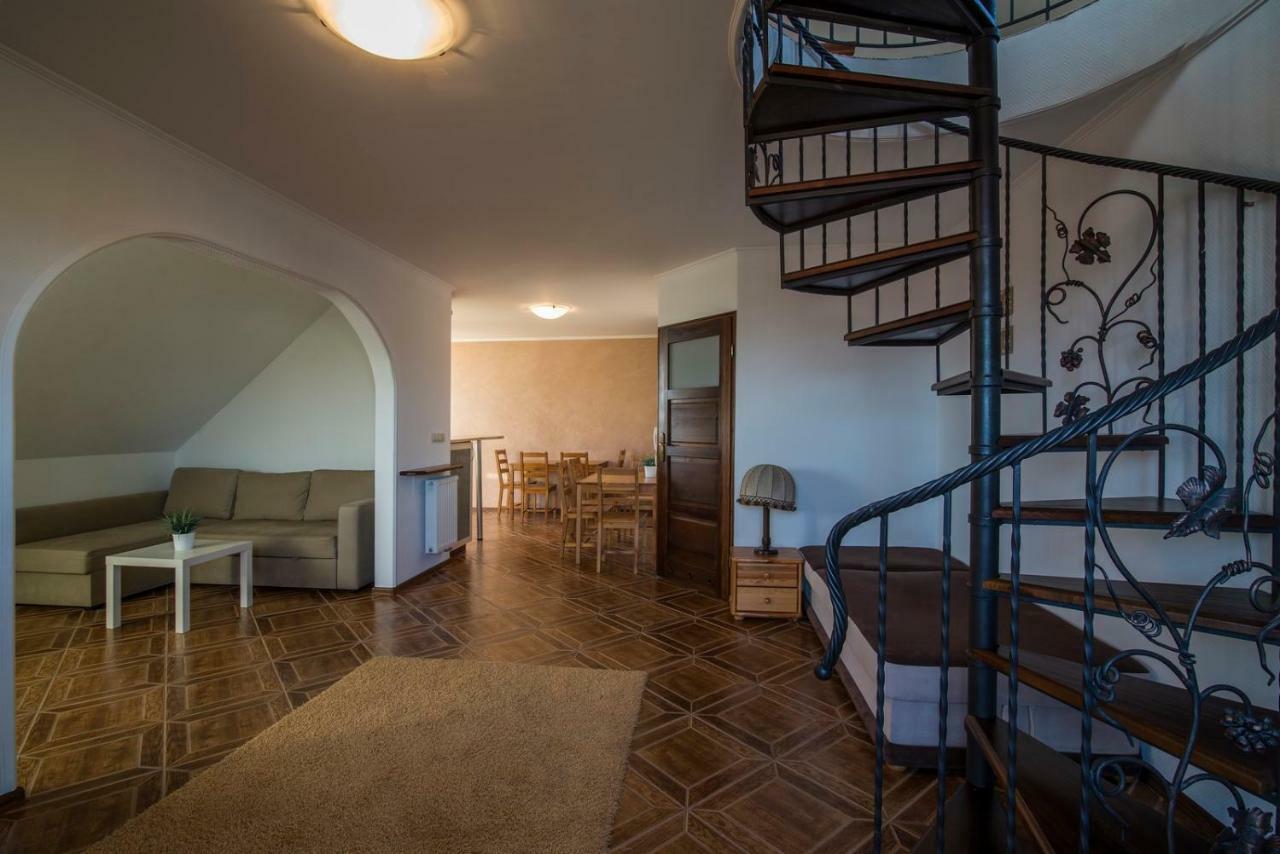 Pionow Rodzinne Apartamenty Urocza 10 Крыница-Морска Экстерьер фото